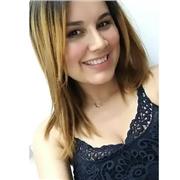 Professora de Biologia ensina jovens entre 10 a 18 anos
